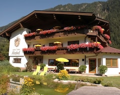Hotelli Garni Almhof (Mayrhofen, Itävalta)