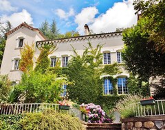 Bed & Breakfast Villa Aimee Luxury Apartments with Heated Pool (Vals-les-Bains, Pháp)