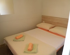 Otel Cottage Paulina (Pirovac, Hırvatistan)