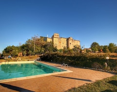 Cijela kuća/apartman This Medieval Castle In Umbria Dates From The 13Th Century (Gualdo Cattaneo, Italija)