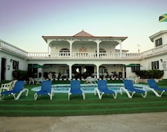 Hotel Beyond Sunset Resort & Villas (Treasure Beach, Jamaica)
