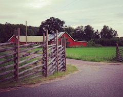 Bed & Breakfast Karlsberg Gard B&B (Tvååker, Suecia)