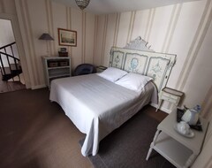 Bed & Breakfast AU 16 PLACE SAINT LOUIS (Blois, Francia)