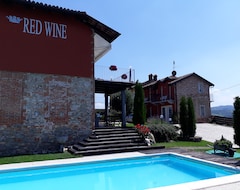 Otel Red Wine Camere (La Morra, İtalya)