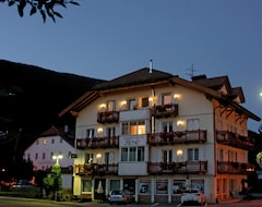 Khách sạn Appartements Rose (Innichen, Ý)