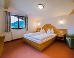 Hotelli Hotel Neuwirt (Kirchdorf, Itävalta)