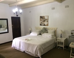 Hotel La Familia Guest House (Pinetown, Sudáfrica)