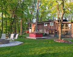 Tüm Ev/Apart Daire Quiet Lakeview Home, 1.5 Acres, Paved Road. Hottub, Firepit, Air Cond, Free Wifi (Hector, ABD)