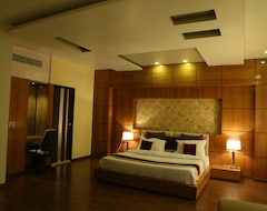 Hotel centrum (Roorkee, India)
