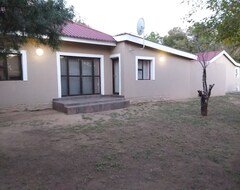 Koko talo/asunto Self Catering Apartment. Apartment A 3 Bedrooms .apartment B 2bedrooms (Lichtenburg, Etelä-Afrikka)