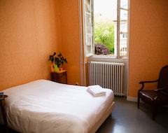 Bed & Breakfast Espace Bernadette Soubirous Nevers (Nevers, Pháp)