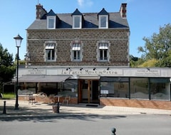 Otel Le Petit Montmartre (Dinard, Fransa)