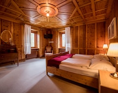 Hotel Veduta (Cinuos-chel, Switzerland)
