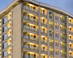 Khách sạn Residency Sarovar Portico (Mumbai, Ấn Độ)