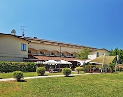 Hotelli Albergo Della Roccia (Varano de' Melegari, Italia)
