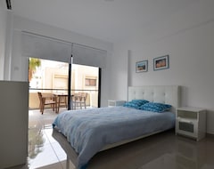 Khách sạn Lazaros Suite Downtown (Larnaca, Síp)