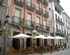 Hotel Los Robles (Cangas de Onís, Spain)