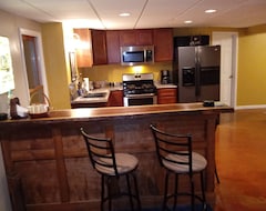 Entire House / Apartment Spacious Suite In Country Setting (Wildwood, USA)