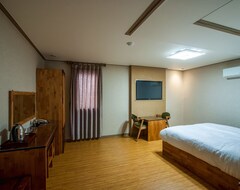 Khách sạn Maple Hotel (Jeju-si, Hàn Quốc)
