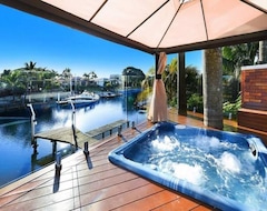 Tüm Ev/Apart Daire Waterhaven - Canal Waterfront 5 Bedroom Family Entertainer- Heated Spa Seperate Pool (Broadbeach Waters, Avustralya)