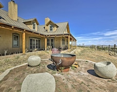 Entire House / Apartment Epic Mountain Estate W/views - South Of Santa Fe (Cerrillos, USA)