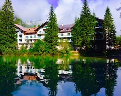 Hotel Pragser Wildsee GmbH Lago di Braies srl (Braies, Italia)