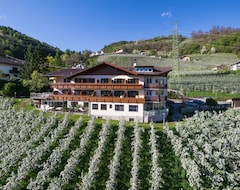 Khách sạn Panorama Bühlerhof (Lana, Ý)