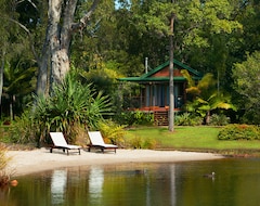 Khách sạn Lake Weyba Cottages (Peregian Beach, Úc)