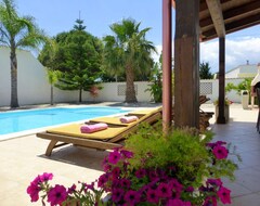 Toàn bộ căn nhà/căn hộ Seaside Villa With Private Pool & Gardens. 25 Mins From Airport, Free Wif (Torchiarolo, Ý)