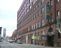 The Suites Hotel at Waterfront Plaza (Duluth, USA)