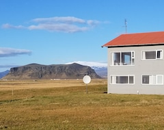 Otel Farmhouse Lodge (Vik, İzlanda)