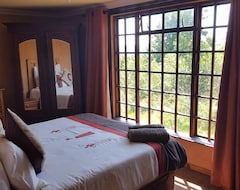 Huoneistohotelli Rockwood Earth Lodge (Winterton, Etelä-Afrikka)