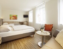 Dreibettzimmer Mit Dusche Und Wc - Hotel Zum Stern (Schweich, Tyskland)