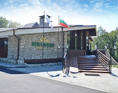 Khách sạn Edelweiss (Kazanlak, Bun-ga-ri)