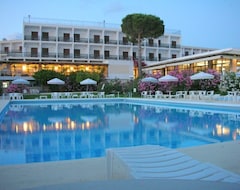 Khách sạn Hotel Irinna (Svoronata, Hy Lạp)