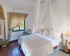 Khách sạn Through The Looking Glass Wellness Retreat Resort (Siêm Riệp, Campuchia)