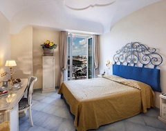 Hotel Nettuno Di Charme (Isquia, Italia)