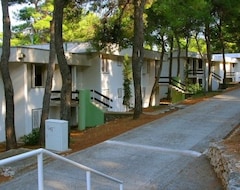Hotelli Ferienwohnung In Adriatiq Resort Fontana (Jelsa, Kroatia)