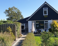 Toàn bộ căn nhà/căn hộ Beautiful Large Holiday Home With Enclosed Garden, Near Forest, Ijsselmeer, Culture (Stavoren, Hà Lan)