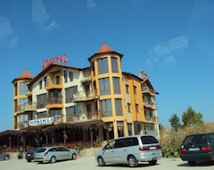 Khách sạn Admiral (Pomorie, Bun-ga-ri)