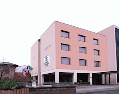 Khách sạn Hotel Cyrano (Saronno, Ý)
