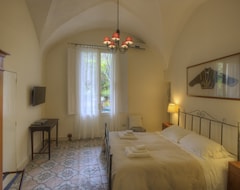 Hotel Palazzo Bernardini Suites (Lecce, Italy)