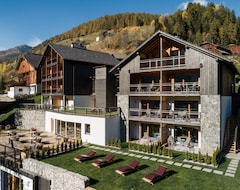Khách sạn Les Dolomites Mountain Lodges (Badia, Ý)