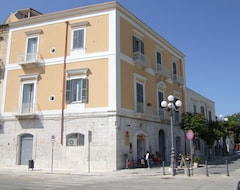 Otel Albergo Lucy (Trani, İtalya)