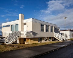 Guesthouse GrÓtta Northern Lights Apartment & Rooms (Reykjavík, Iceland)