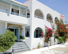 Hotel Karanasos (Batsi, Grecia)