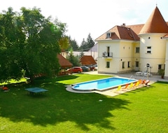 Nhà trọ Villa Park Panzió (Szilvásvárad, Hungary)