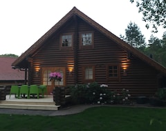 Hele huset/lejligheden Log House With Wifi: Dreamlike Idylle Directly On The Lake (Wiefelstede, Tyskland)