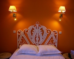 Queen Serenity Hotel (Redon, France)