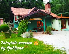 Hele huset/lejligheden Fairytale Wooden House near Ljubljana (Grosuplje, Slovenien)